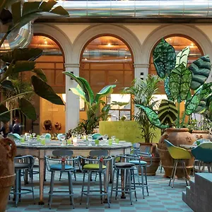 Hotell 25hours Piazza San Paolino